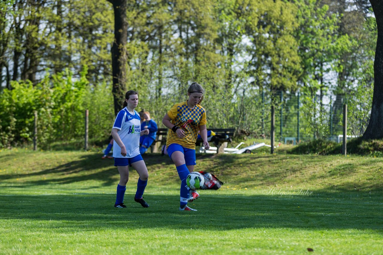 Bild 94 - B-Juniorinnen Bramstedter TS - SSV Hennstedt : Ergebnis: 3:7